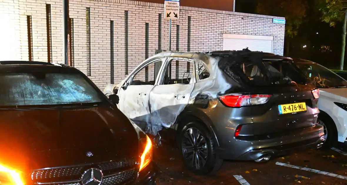 Autobrand na explosie bij elektrische auto - Foto 9