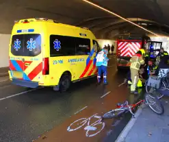 Fietser aangereden door veegwagen