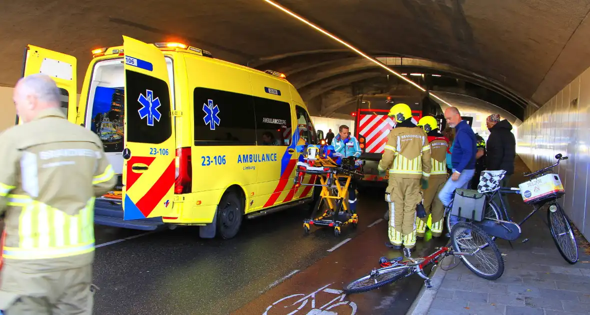 Fietser aangereden door veegwagen - Foto 3