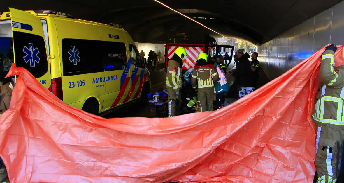 Fietser aangereden door veegwagen - Foto 6