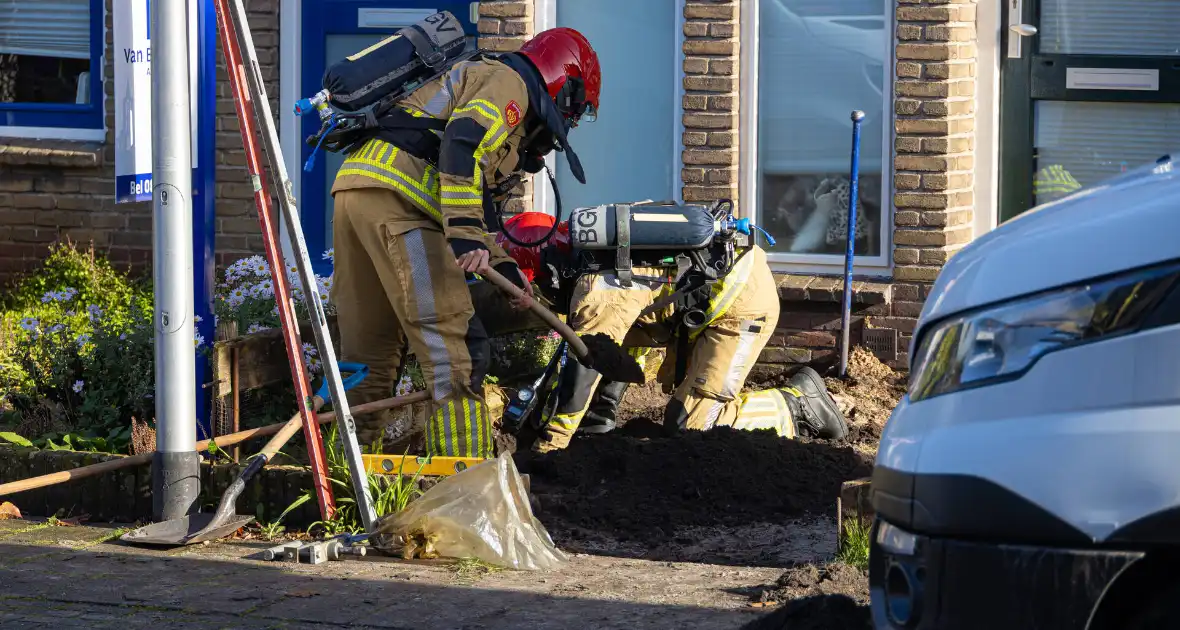 Gasleiding geraakt tijdens werkzaamheden in tuin - Foto 2