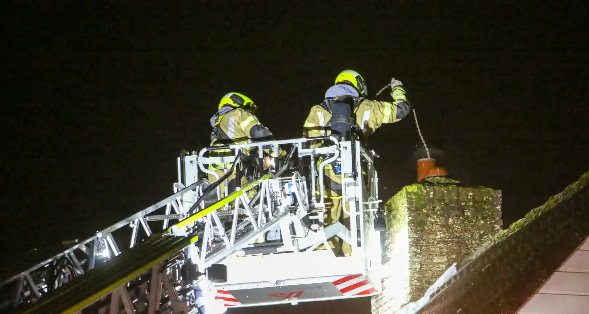 Brand in schoorsteen van woning op bungalowpark