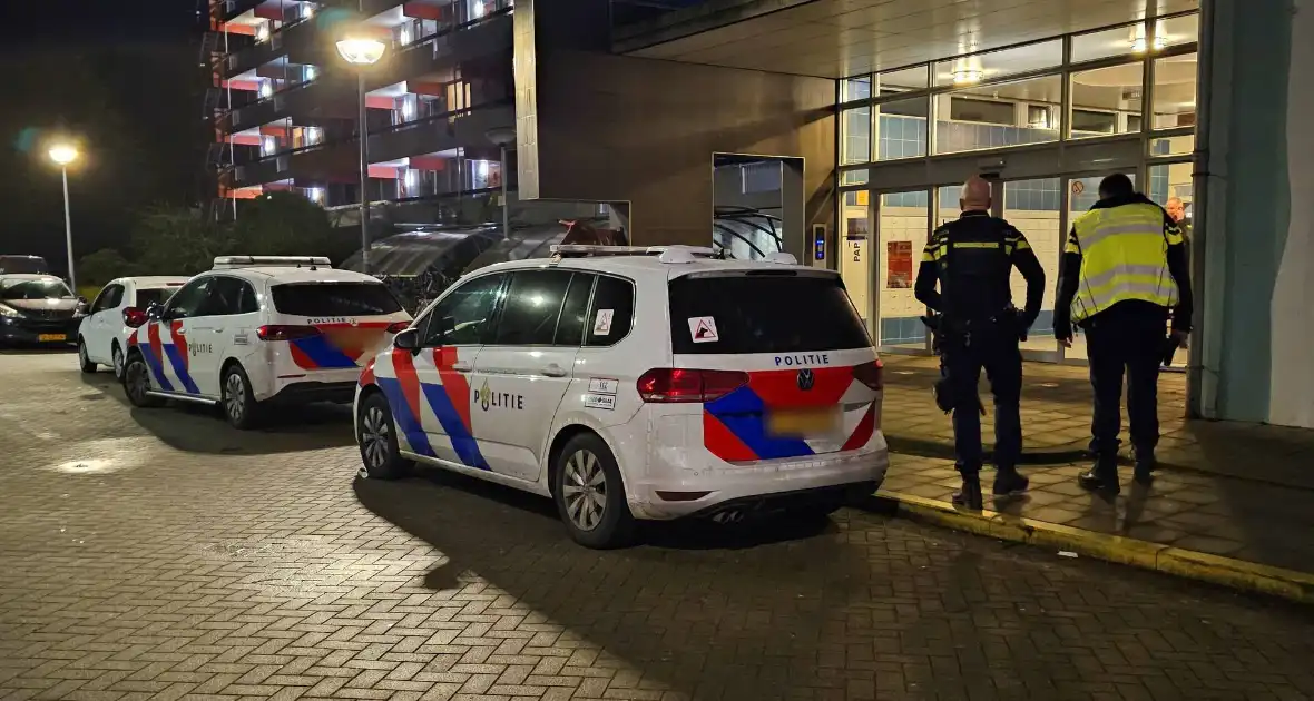 Politie stapt woning binnen na vechtpartij - Foto 1