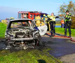 Persoon zwaargewond na brand in personenauto