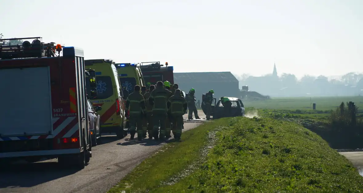 Persoon zwaargewond na brand in personenauto - Foto 2