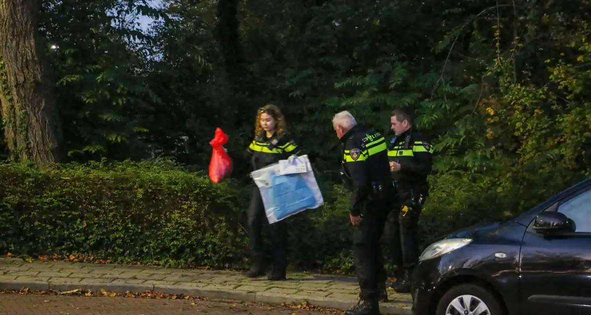 Bloedsporen in park aangetroffen, politie doet onderzoek - Foto 3