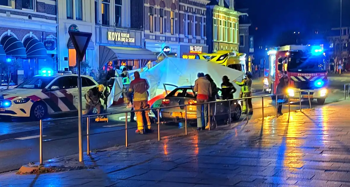 Zwaargewonde na aanrijding met personenauto - Foto 2