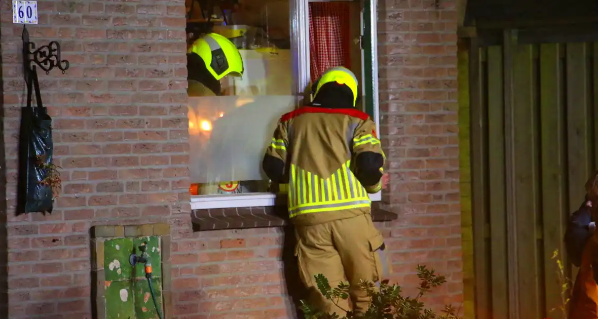 Brandweer controleert woning na mogelijke brand - Foto 4