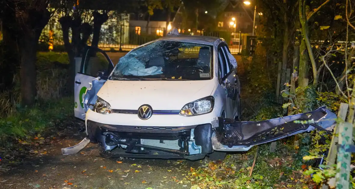 Meerdere gewonden nadat voertuig op boom klapt - Foto 10