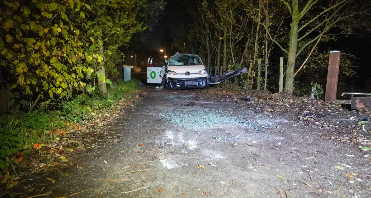 Meerdere gewonden nadat voertuig op boom klapt - Foto 3