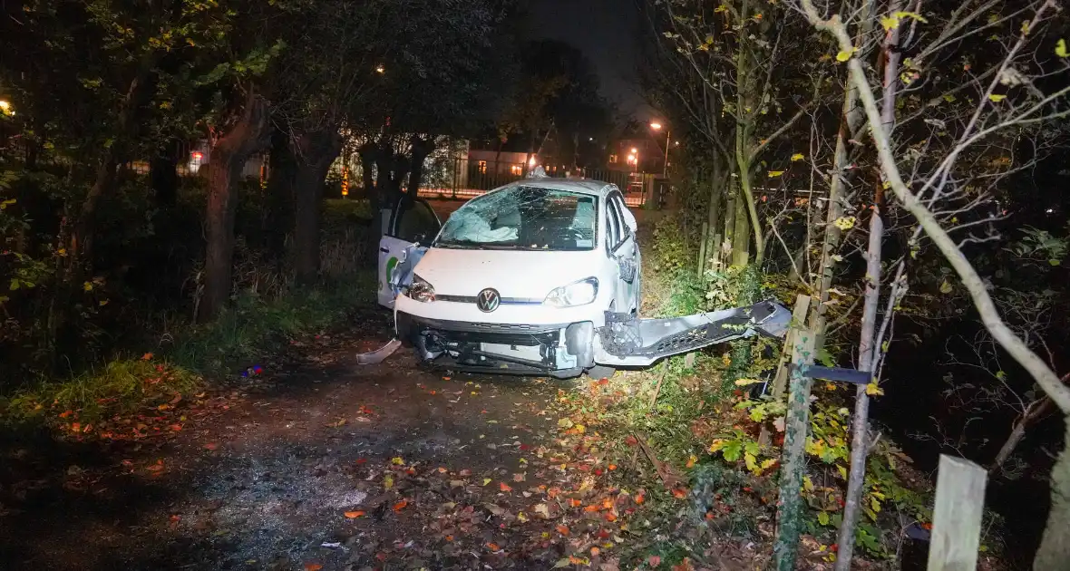 Meerdere gewonden nadat voertuig op boom klapt - Foto 6