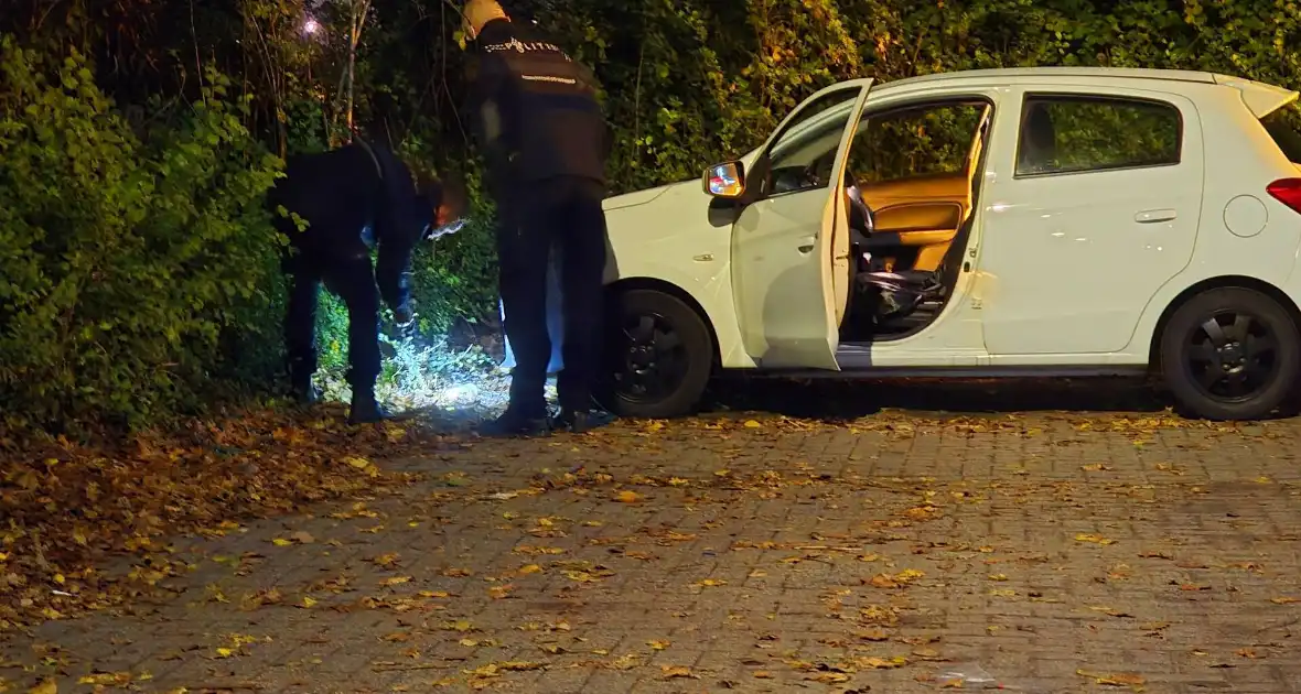 Onderzoek naar brandbare stof bij geparkeerde auto - Foto 11