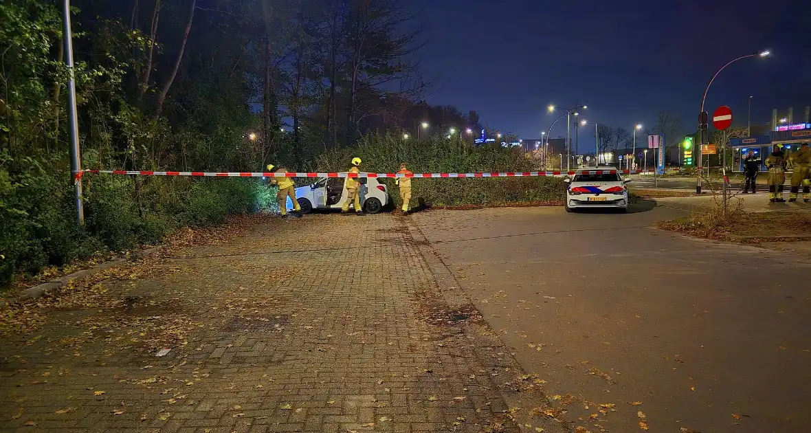 Onderzoek naar brandbare stof bij geparkeerde auto - Foto 13