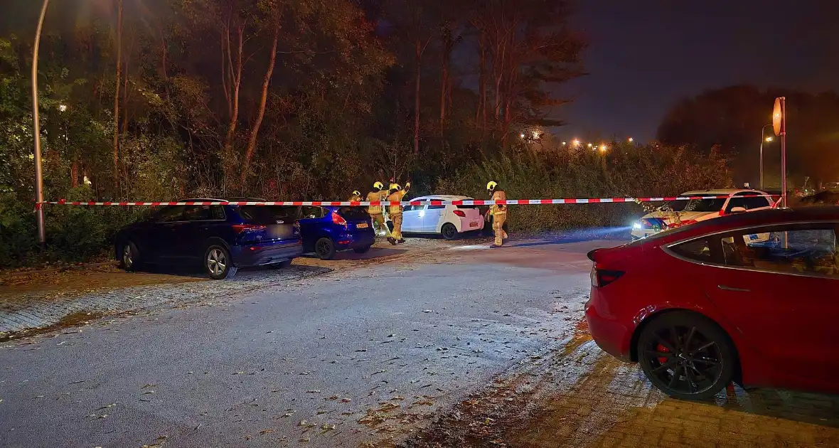 Onderzoek naar brandbare stof bij geparkeerde auto - Foto 14