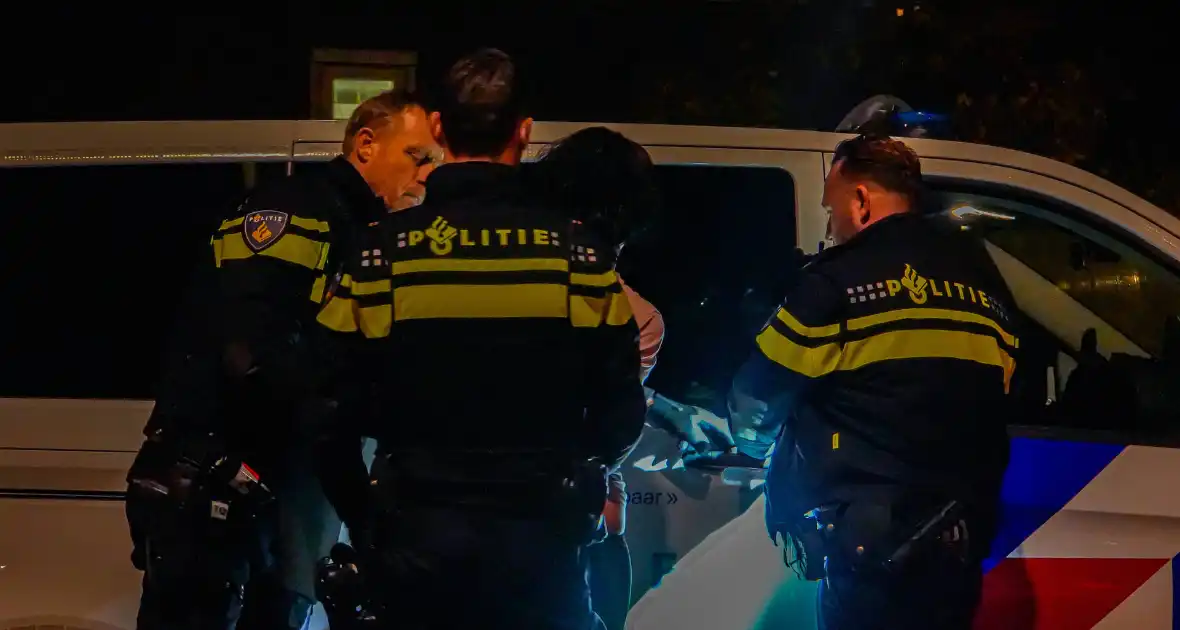 Man gewond bij steekincident, politie houdt twee verdachten aan - Foto 5