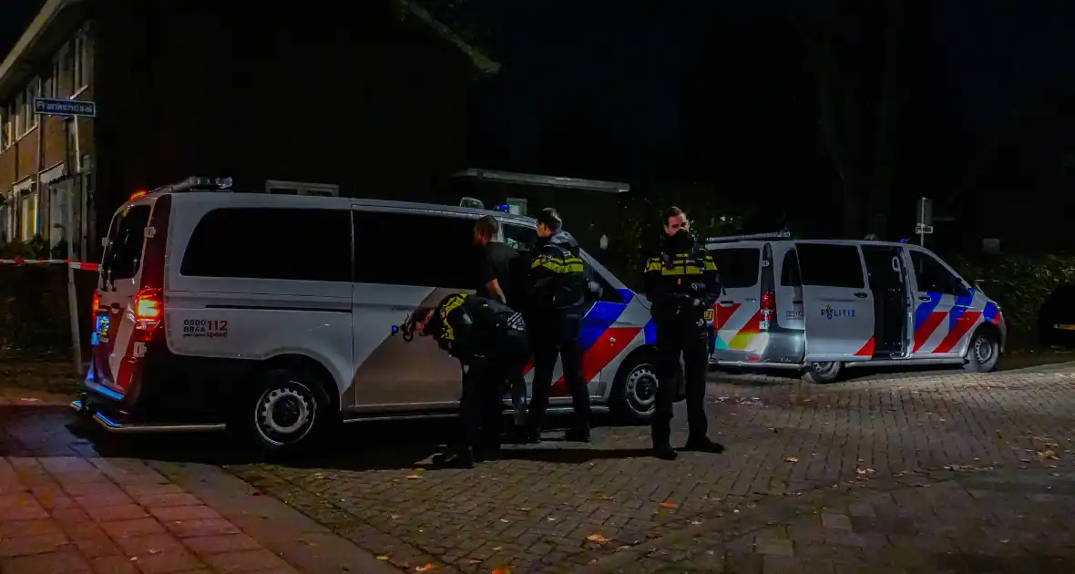 Man gewond bij steekincident, politie houdt twee verdachten aan - Foto 7