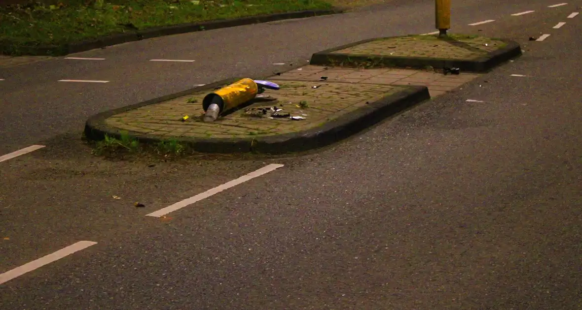 Bestuurder komt met de schrik vrij na botsing met paal - Foto 2