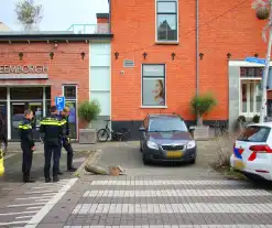 Automobilist rijdt paaltje uit de grond