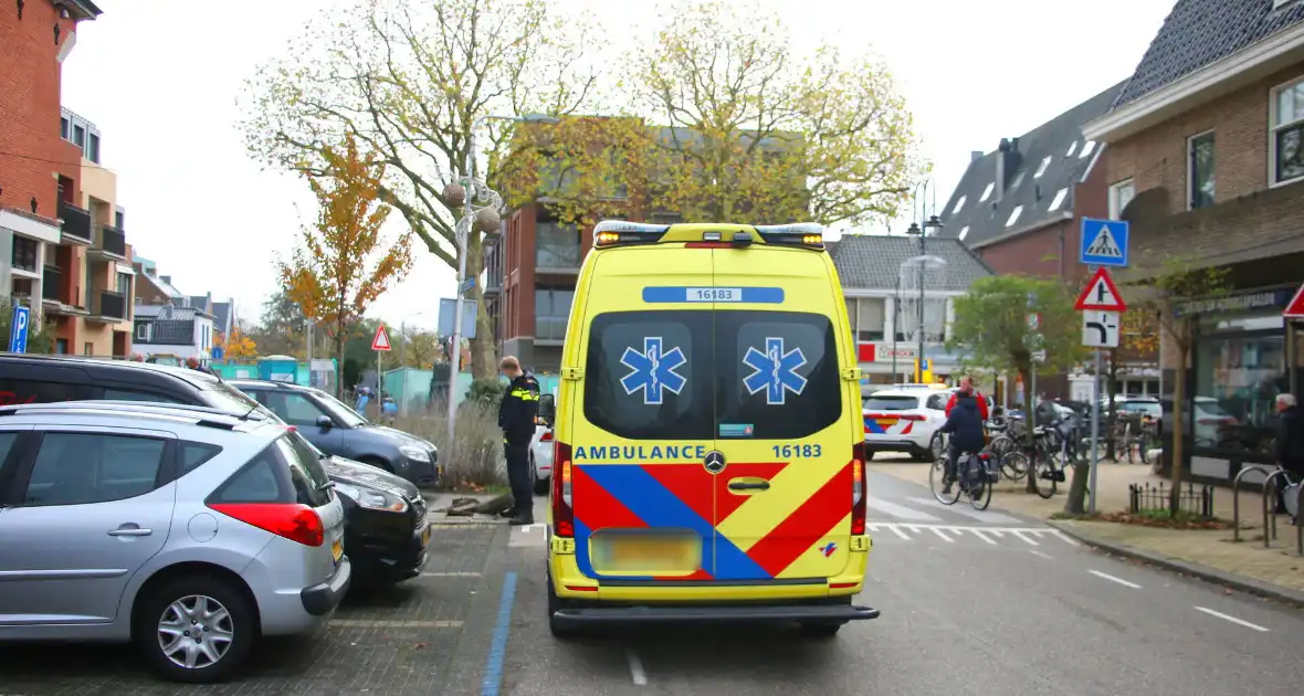 Automobilist rijdt paaltje uit de grond - Foto 1