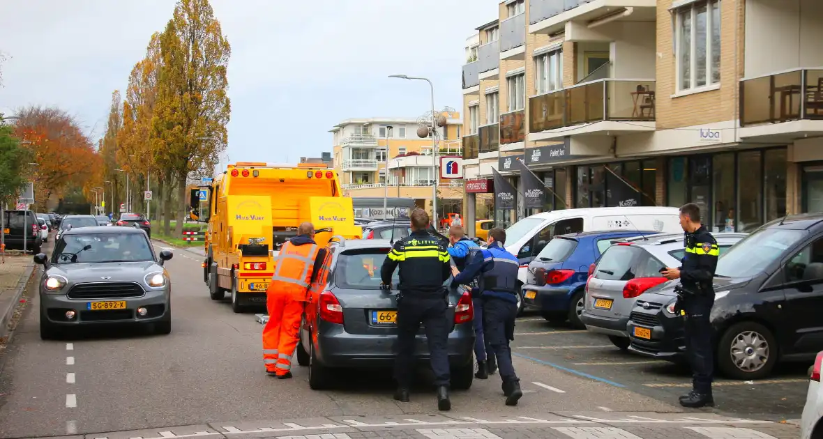 Automobilist rijdt paaltje uit de grond - Foto 10