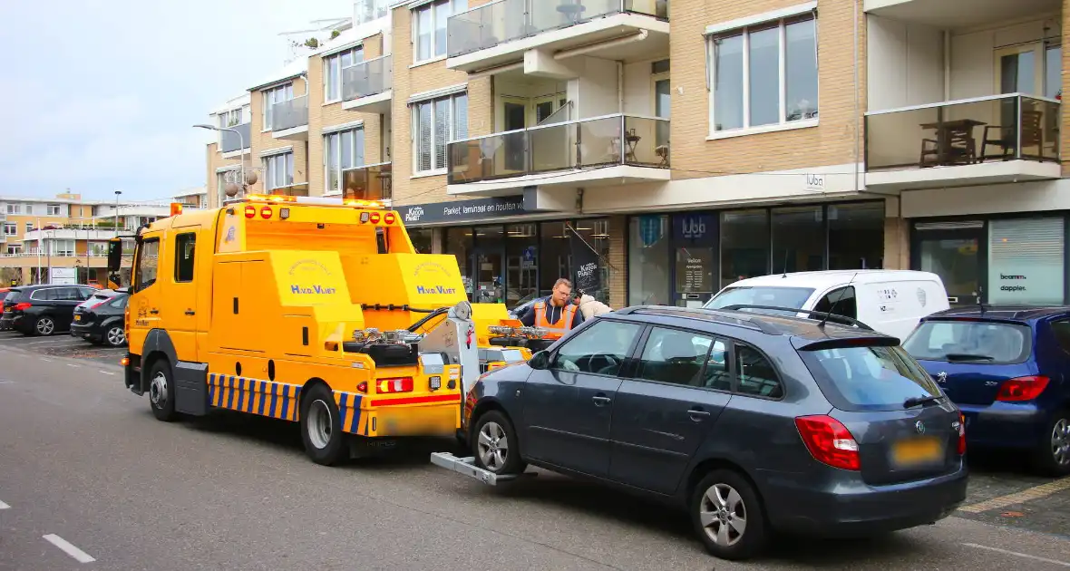 Automobilist rijdt paaltje uit de grond - Foto 11