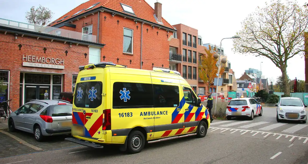 Automobilist rijdt paaltje uit de grond - Foto 2