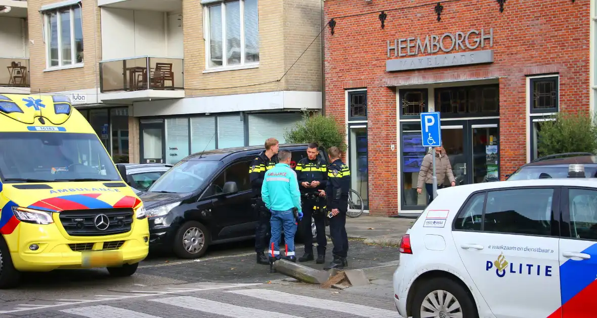 Automobilist rijdt paaltje uit de grond - Foto 8