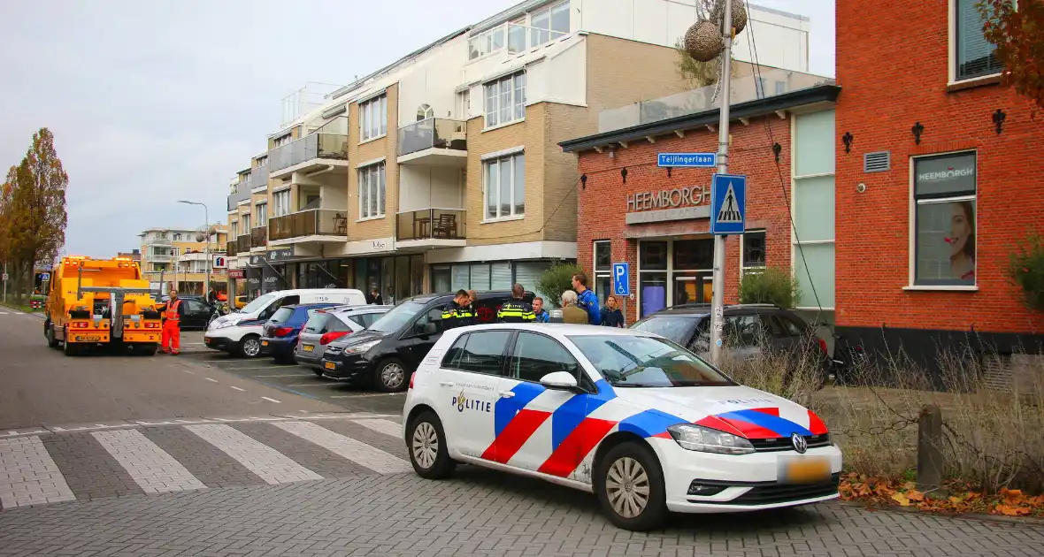 Automobilist rijdt paaltje uit de grond - Foto 9