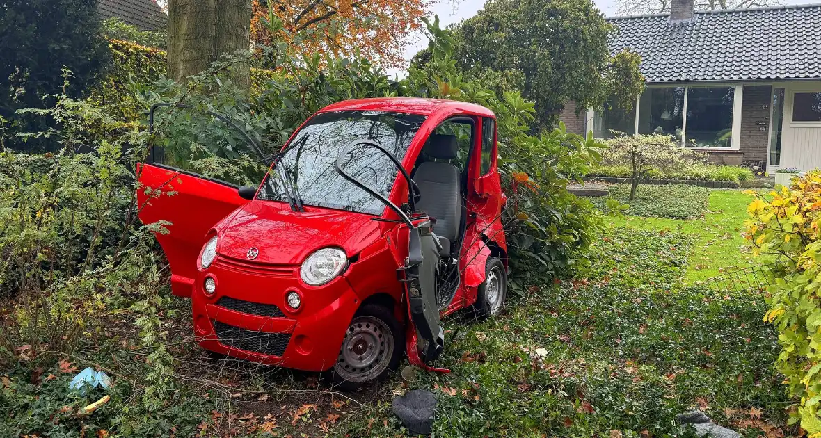 Ongeval met twee voertuigen eindigt in bosschages - Foto 3