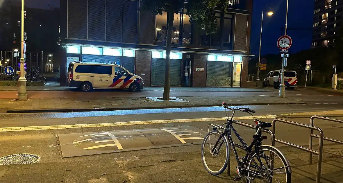 Politie schiet vrouw in been na overlastmelding in wooncomplex - Foto 1