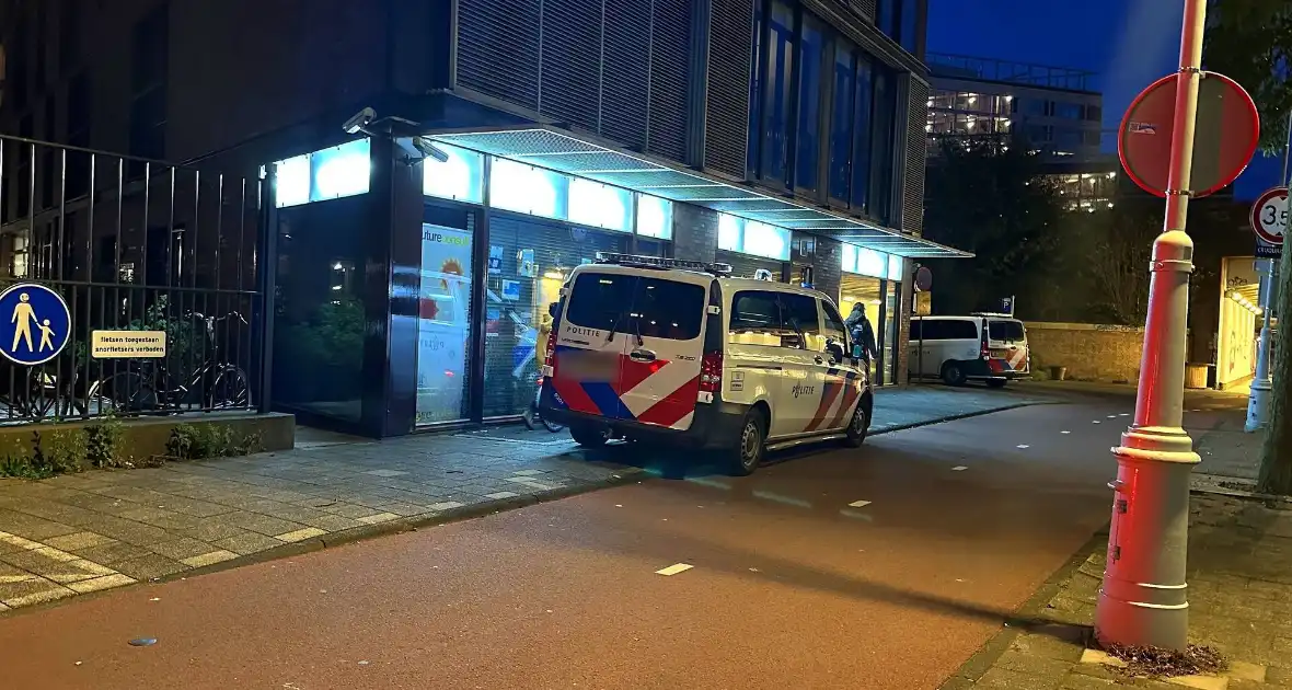 Politie schiet vrouw in been na overlastmelding in wooncomplex - Foto 2