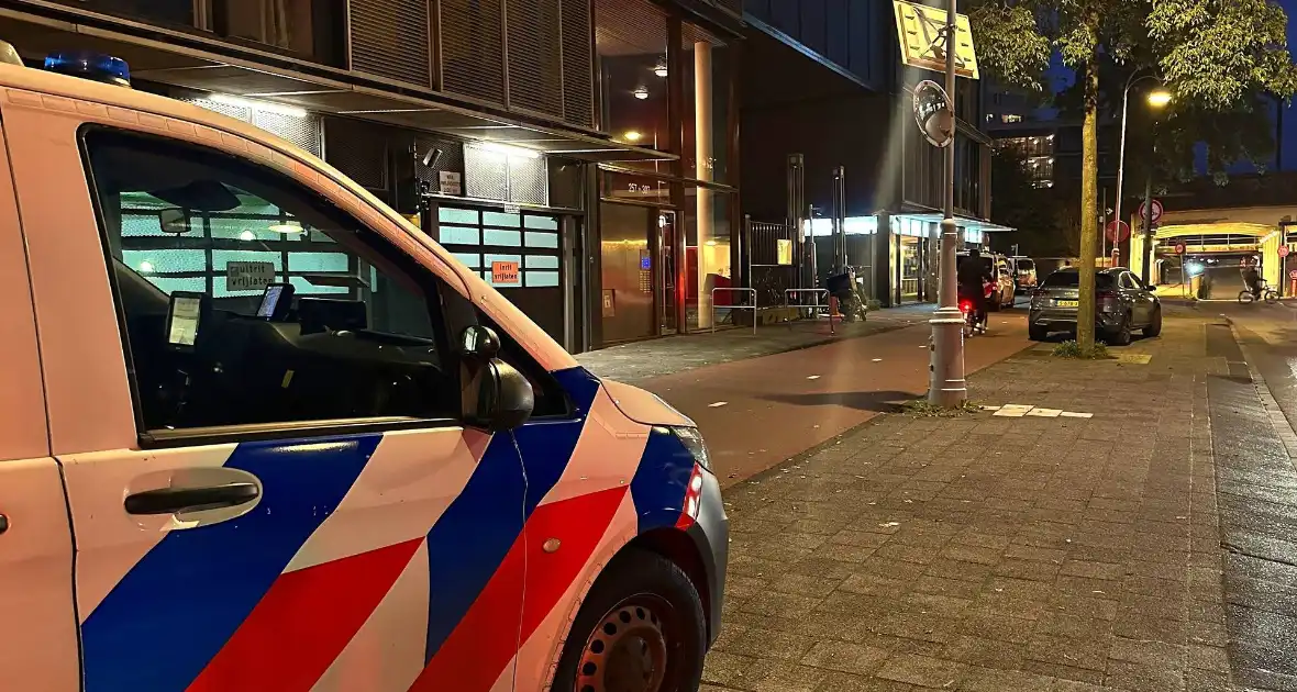 Politie schiet vrouw in been na overlastmelding in wooncomplex - Foto 3