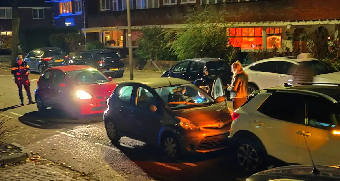 Kop-staart botsing met drie voertuigen zorgt voor verkeershinder - Foto 3