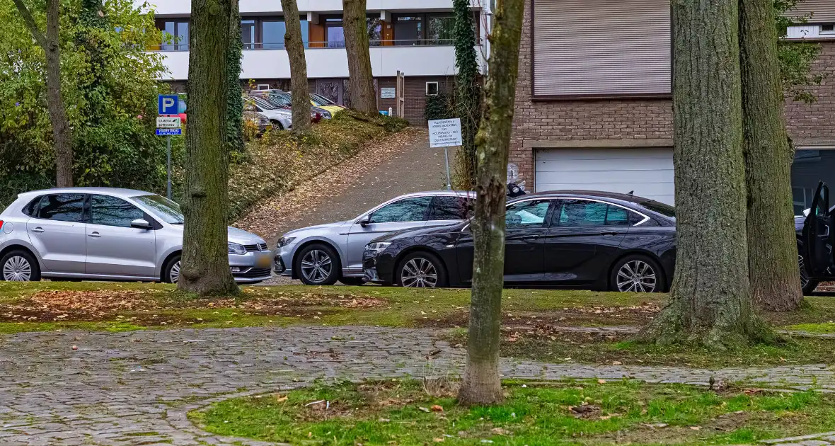 Politie treed woning binnen en houdt 3 personen aan - Foto 2