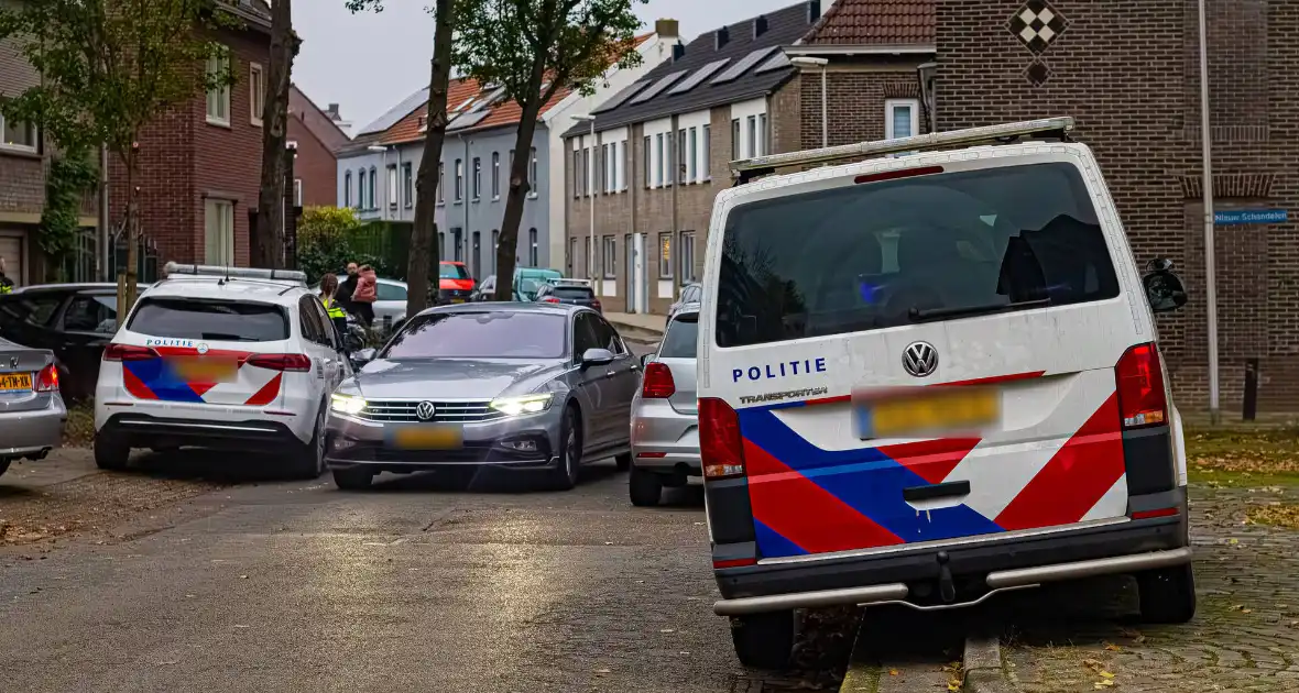 Politie treed woning binnen en houdt 3 personen aan - Foto 4