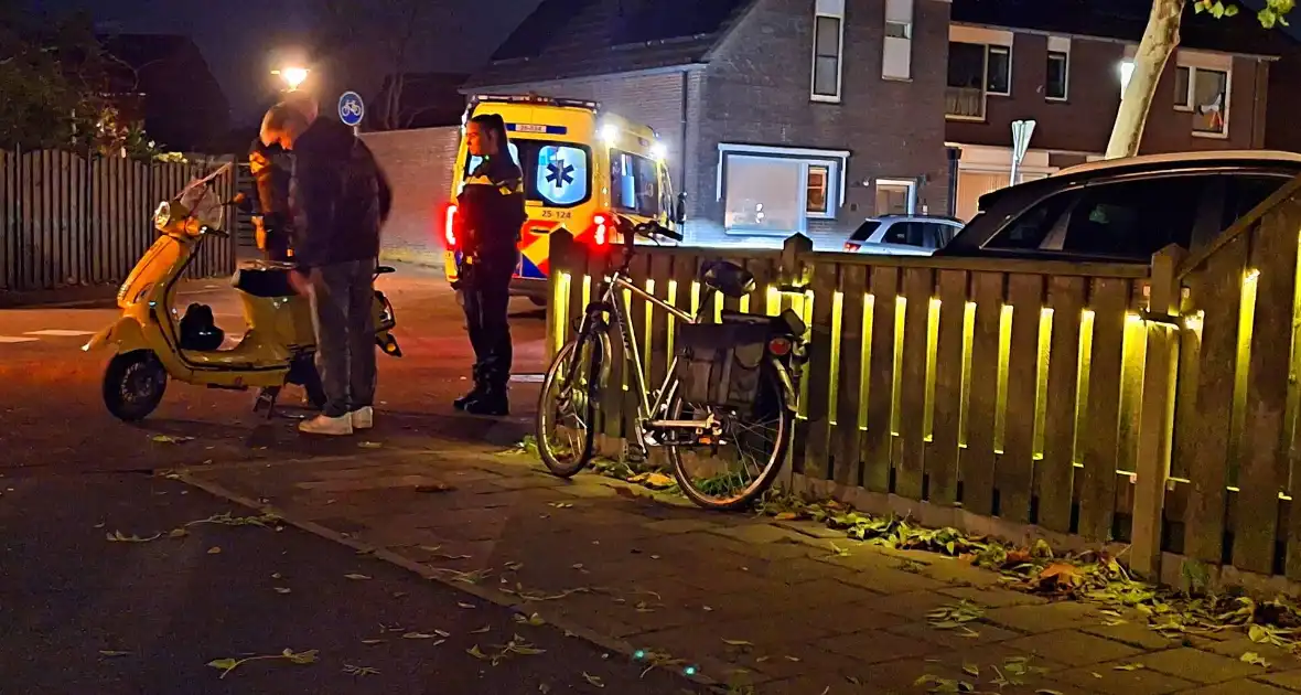 Fietser en scooterrijder komen in botsing