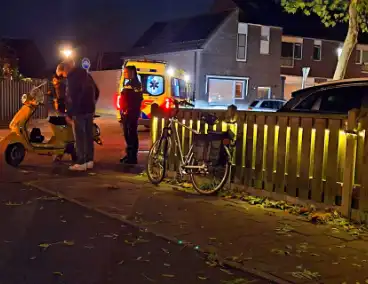 Fietser en scooterrijder komen in botsing