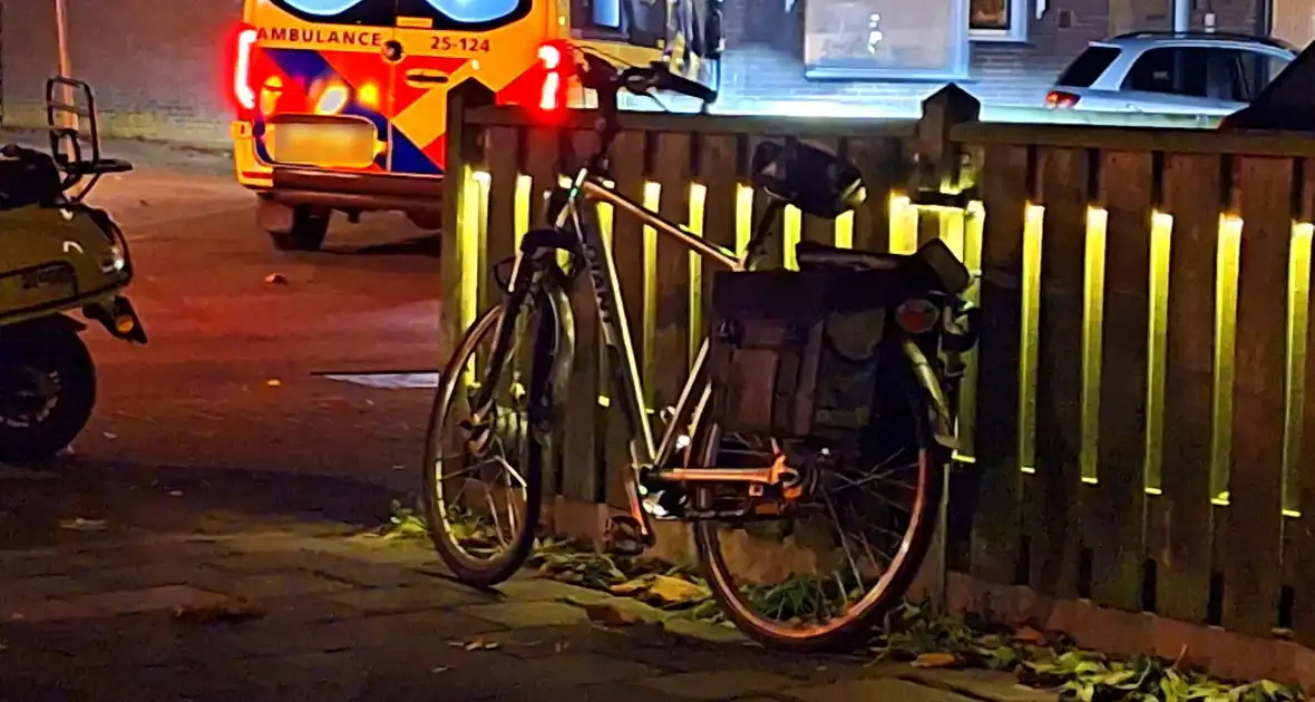 Fietser en scooterrijder komen in botsing - Foto 3