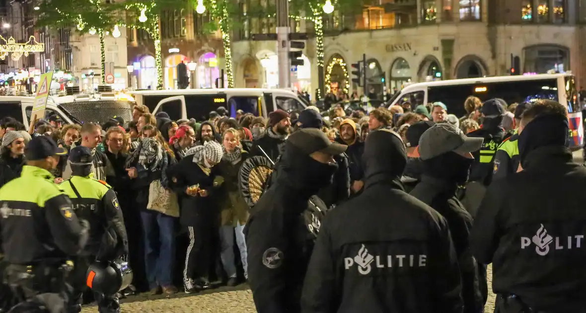 Opnieuw demonstratie, politie grootschalig aanwezig - Foto 1