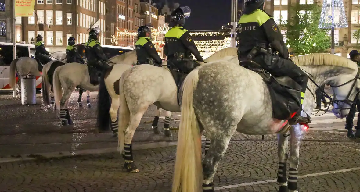 Opnieuw demonstratie, politie grootschalig aanwezig - Foto 8