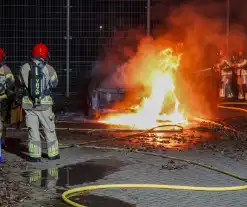 Auto vliegt in brand op parkeerplaats van Hockeyclub