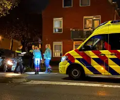 Brommobiel klapt op lantaarnpaal