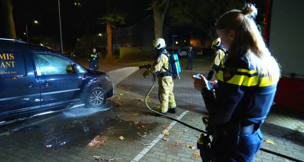 Getuigen en politie voorkomen grote schade bij voertuigbrand - Foto 3