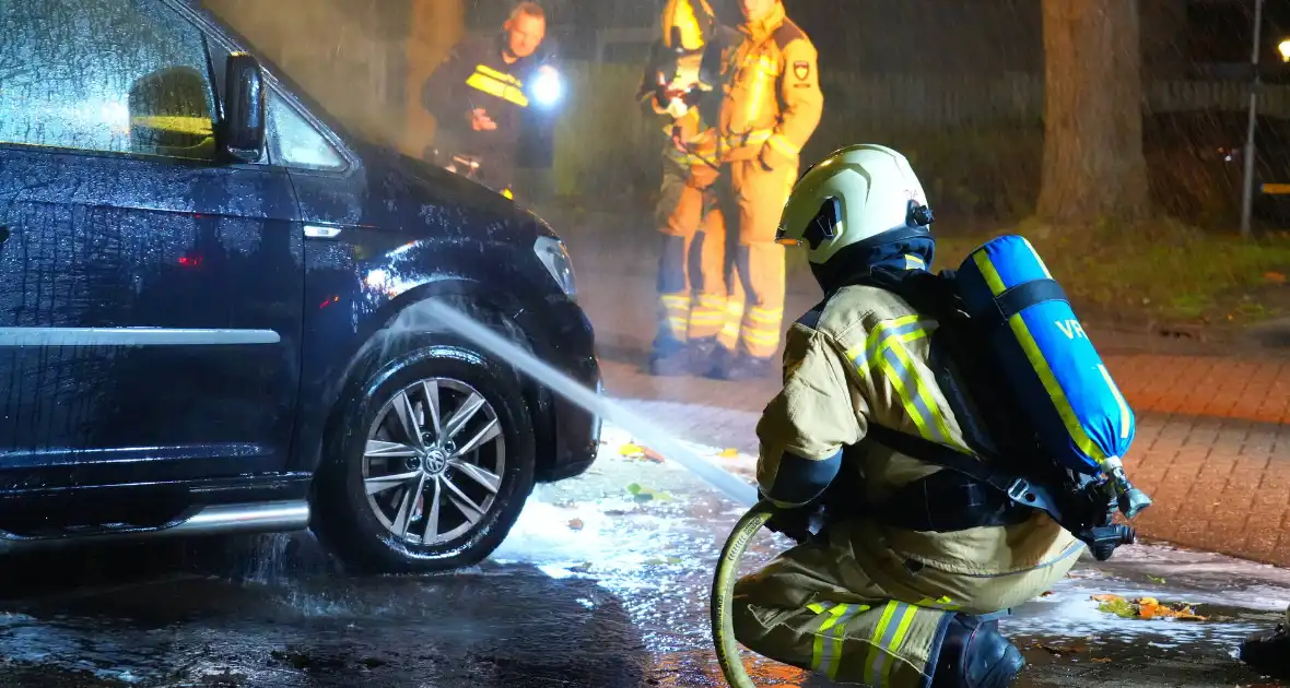 Getuigen en politie voorkomen grote schade bij voertuigbrand - Foto 4