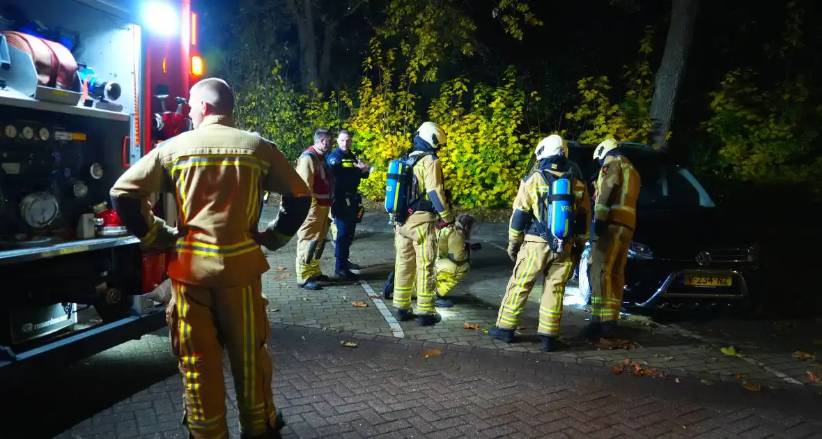 Getuigen en politie voorkomen grote schade bij voertuigbrand - Foto 6