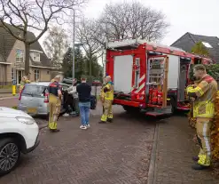 Auto valt in het slot, brandweer bevrijdt kind