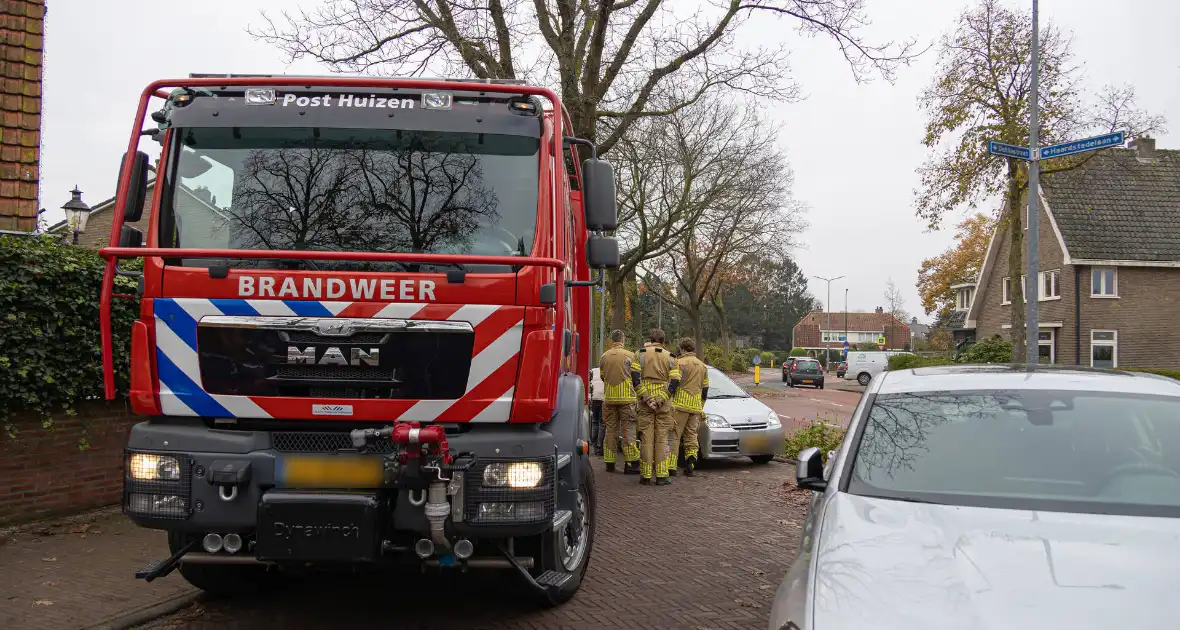 Auto valt in het slot, brandweer bevrijdt kind - Foto 2