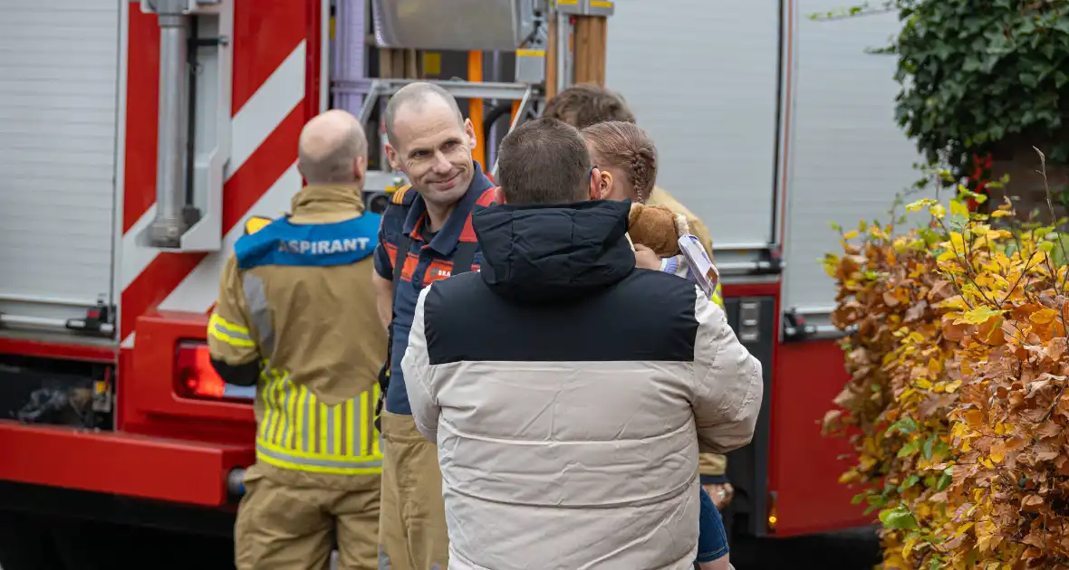 Auto valt in het slot, brandweer bevrijdt kind - Foto 9