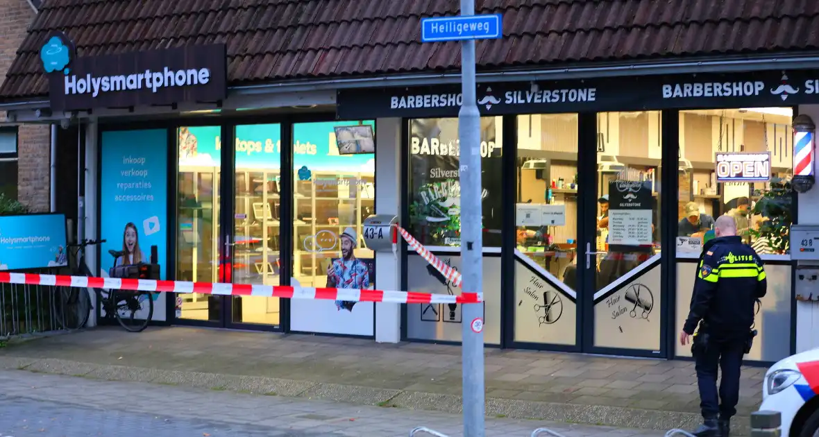 Telefoonwinkel overvallen door gewapende overvallers - Foto 2