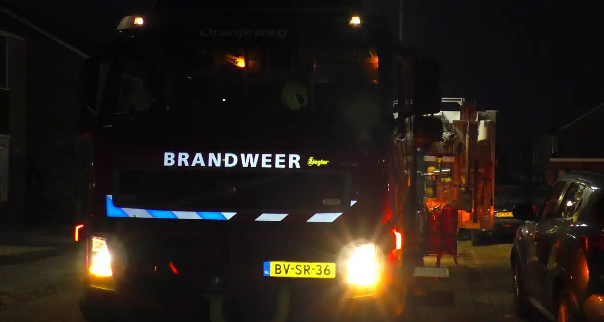 Brandweer heeft moeite om brand te blussen - Foto 4